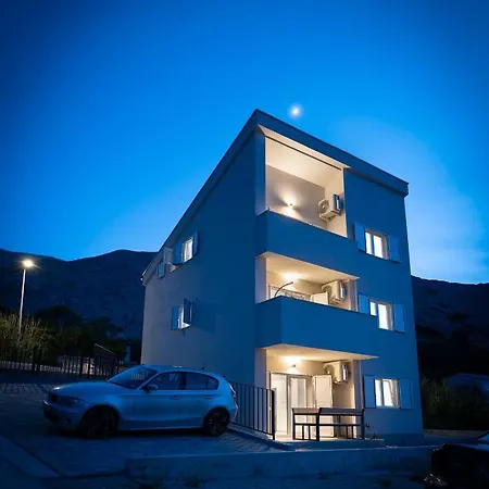 Apartament Adelita *